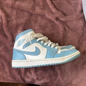 University blue jordan 1’s